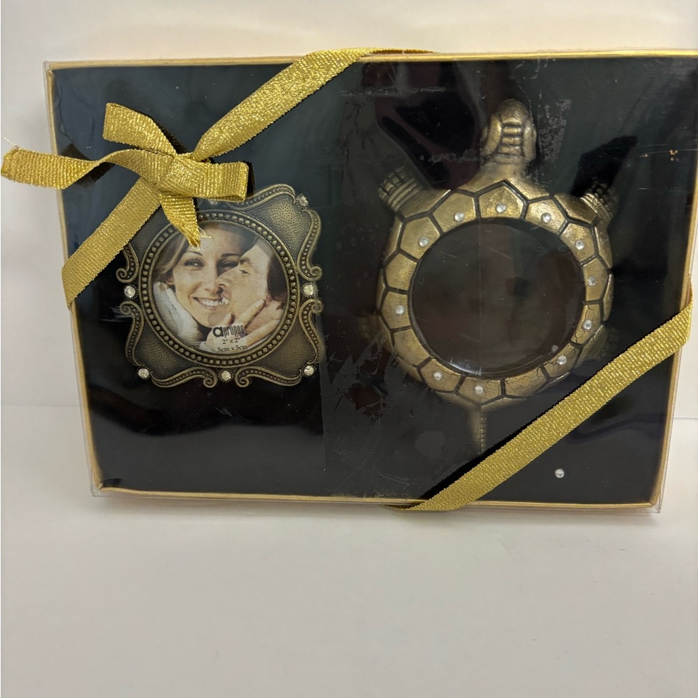 Apropos Photo Frame and magnify glass Set.